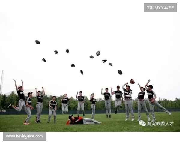 北京中关村社区快乐垒球活动吸引200余居民,团队运动促进邻里融合 北京中关村社区快乐垒球活动吸引200余居民,团队运动促进邻里融合